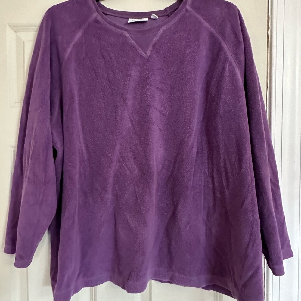 Women’s size 3X d&co (Denim and company) purple fleece top. Sweat shirt.